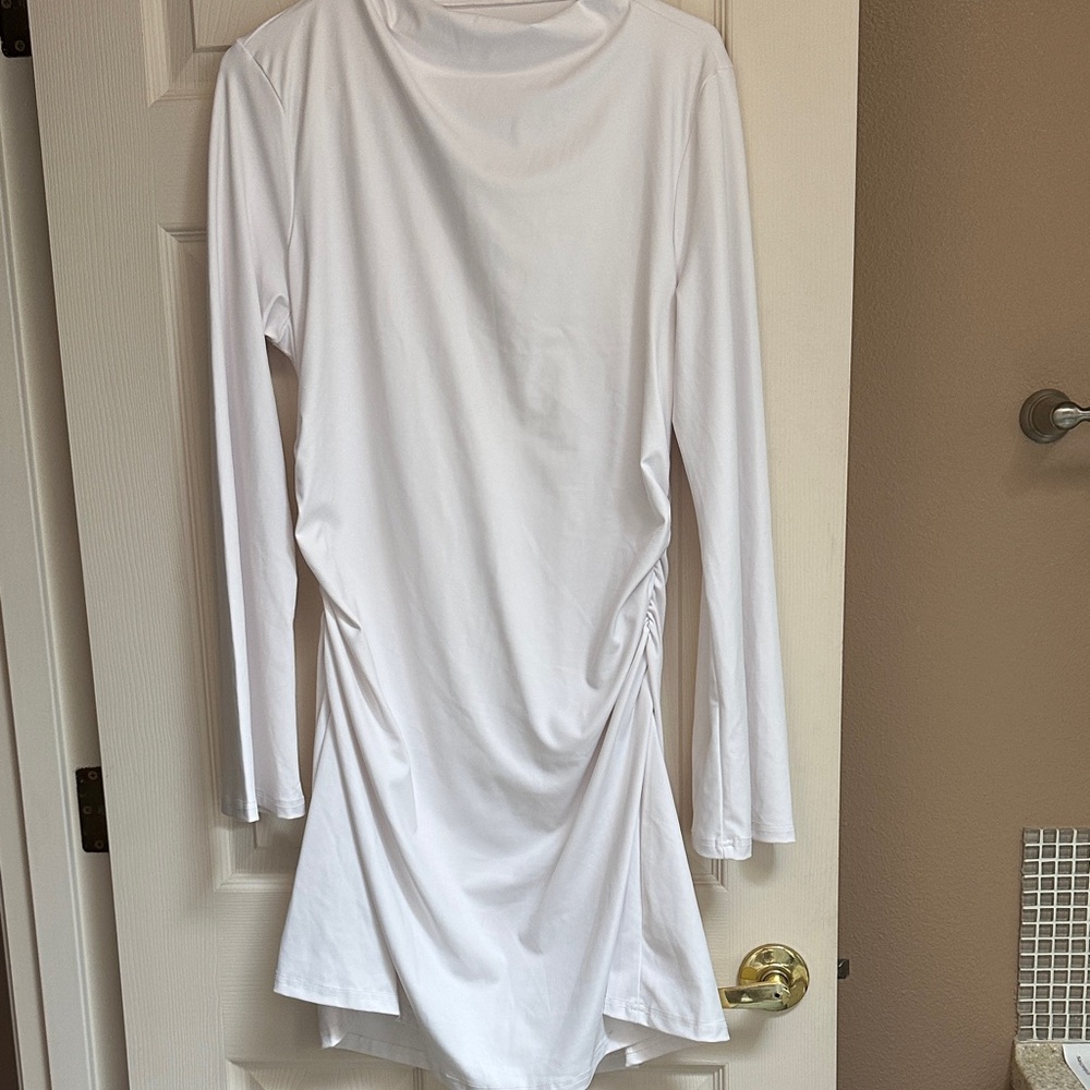 Chic White Long Sleeve Mini Dress